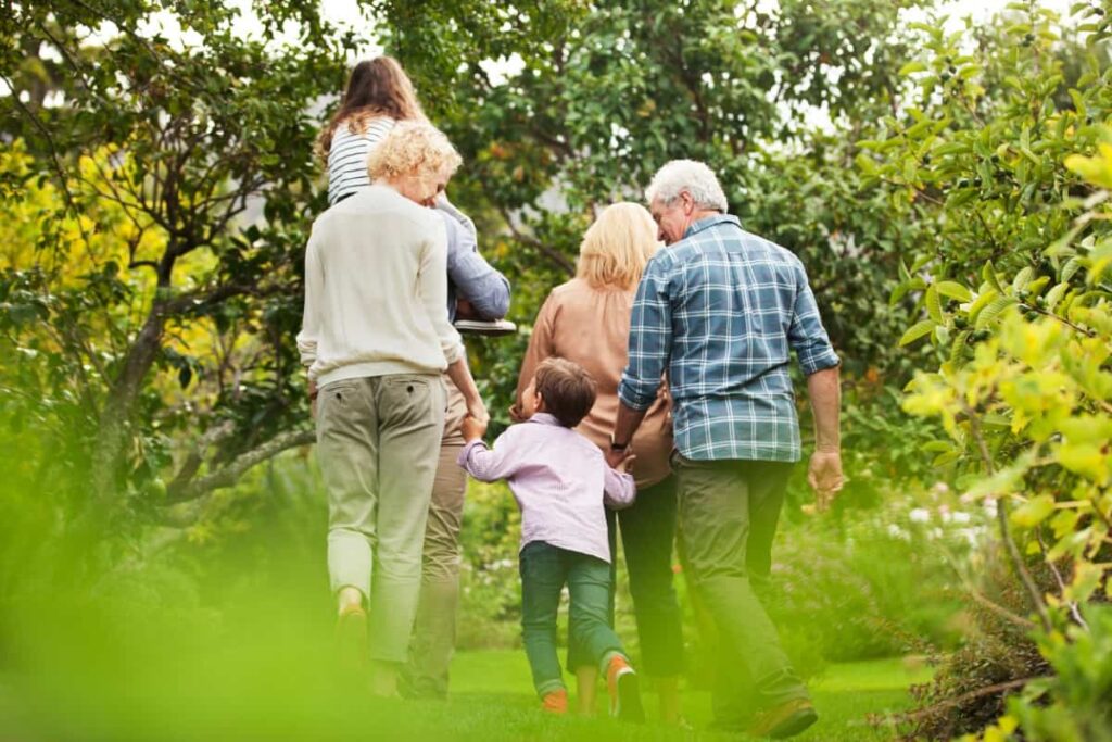 چگونه یکی از اعضای خانواده شما می تواند شما را به کانادا غیرقابل قبول کند